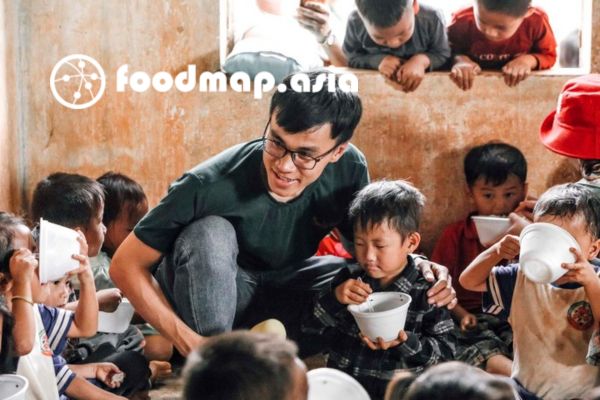 Long Quang Lê cùng các em nhỏ