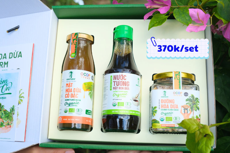 https://foodmap.blob.core.windows.net/sokfarm/Trang%20chi%20ti%E1%BA%BFt/H%E1%BB%99p%20qu%C3%A0%20gia%20v%E1%BB%8B/sokfarm-hop-qua-gia-vi%20%283%29.png